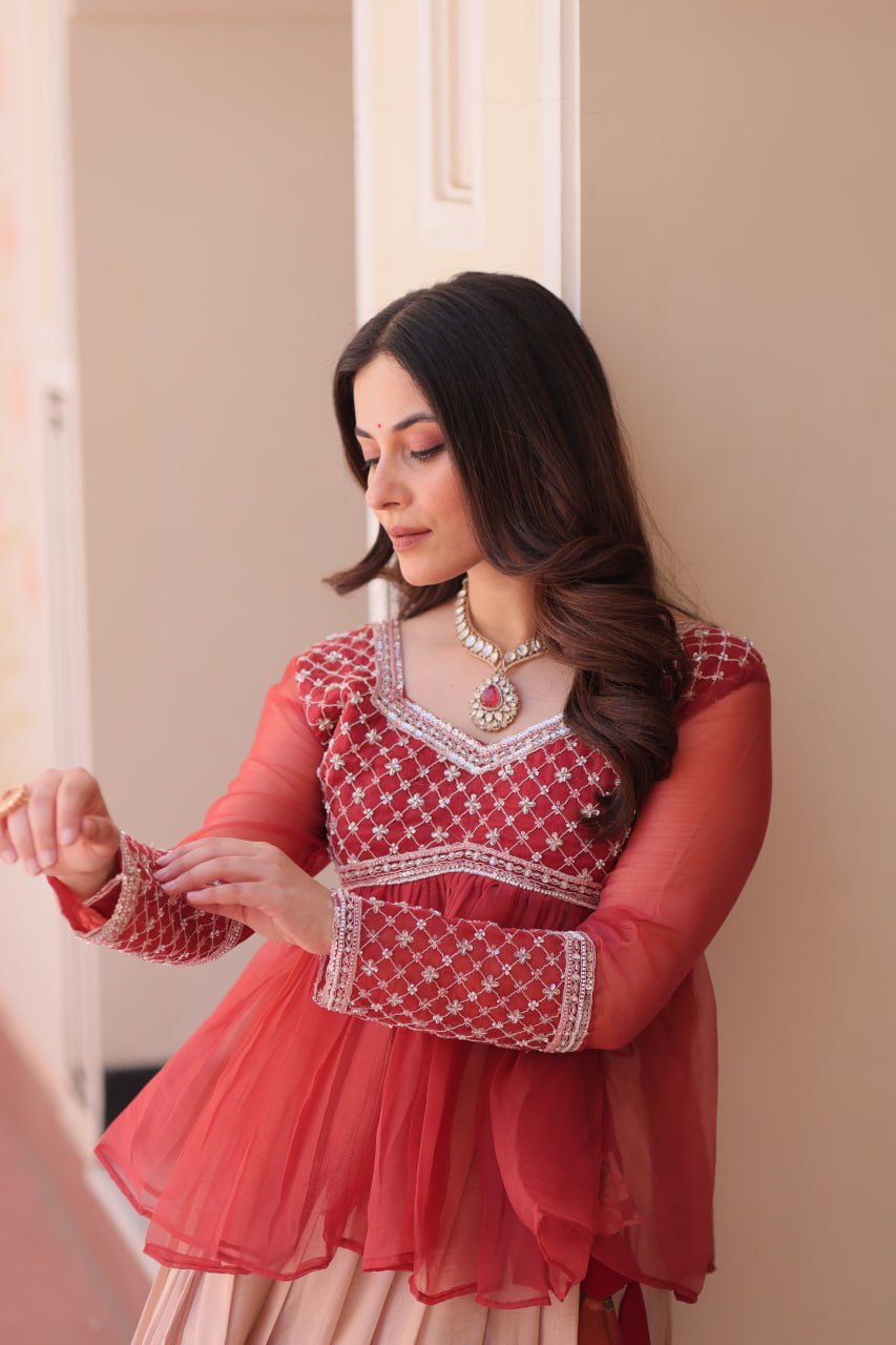 पार्टी वियर लुक: फ्लावर प्रिंट के साथ खूबसूरत लहंगा चोली