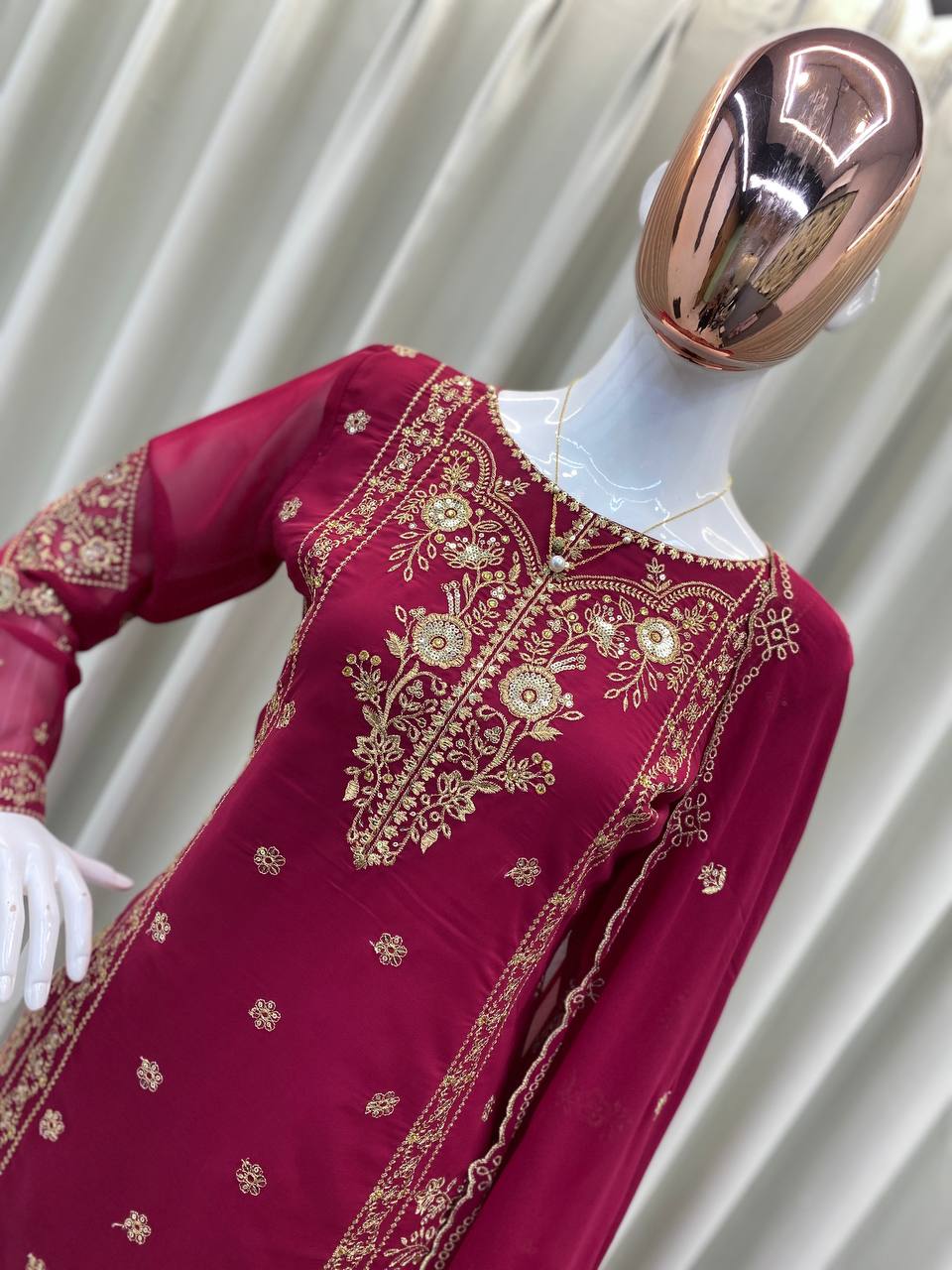 पार्टी वियर लुक डिज़ाइनर टॉप और बॉटम दुपट्टे के साथ