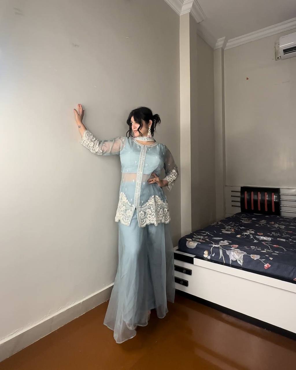 पार्टी वियर लुक फैंसी स्टाइल टॉप-प्लाज़ो और दुपट्टा