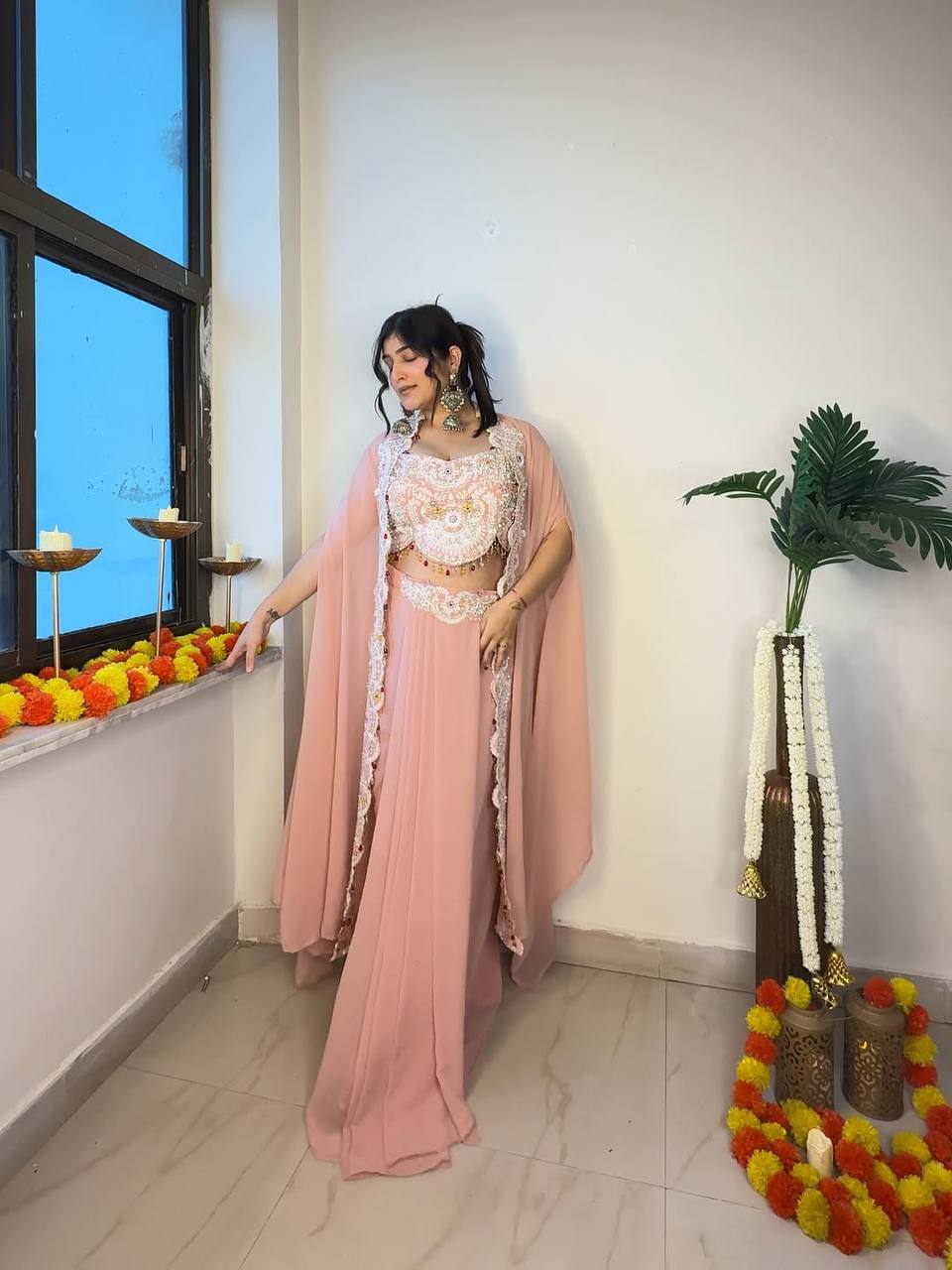 पार्टी वियर लुक: खूबसूरत ब्लाउज, स्कर्ट और कोटी