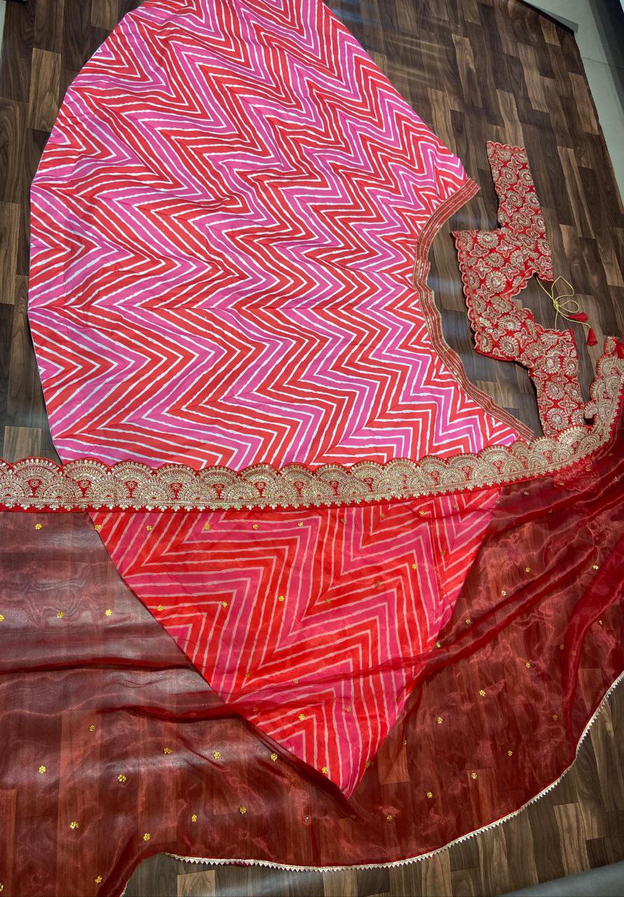 पार्टी वियर डिज़ाइनर लहंगा चोली खूबसूरत दुपट्टे के साथ