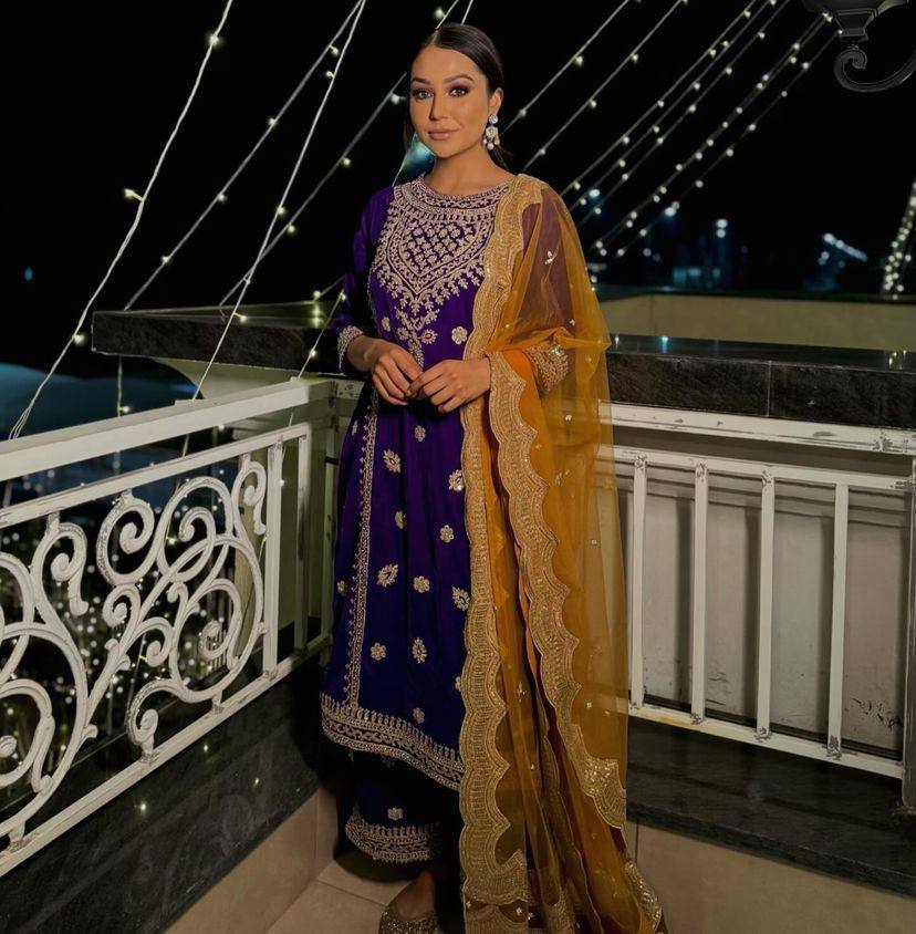 पार्टी वियर लुक डिज़ाइनर टॉप और बॉटम दुपट्टे के साथ