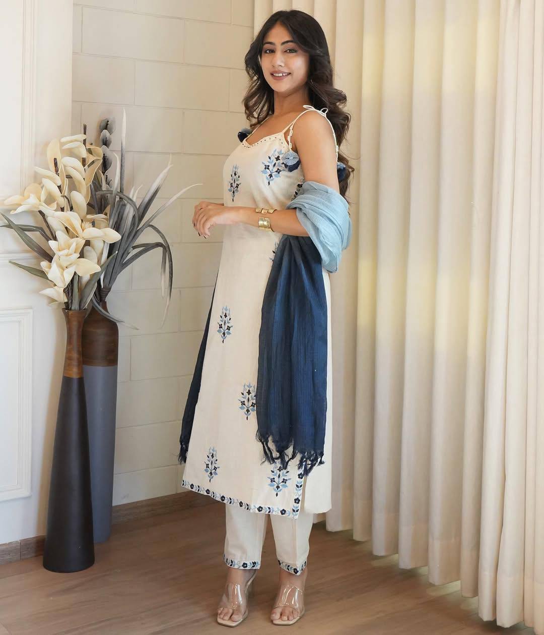 पार्टी वियर लुक टॉप और बॉटम विद दुपट्टा