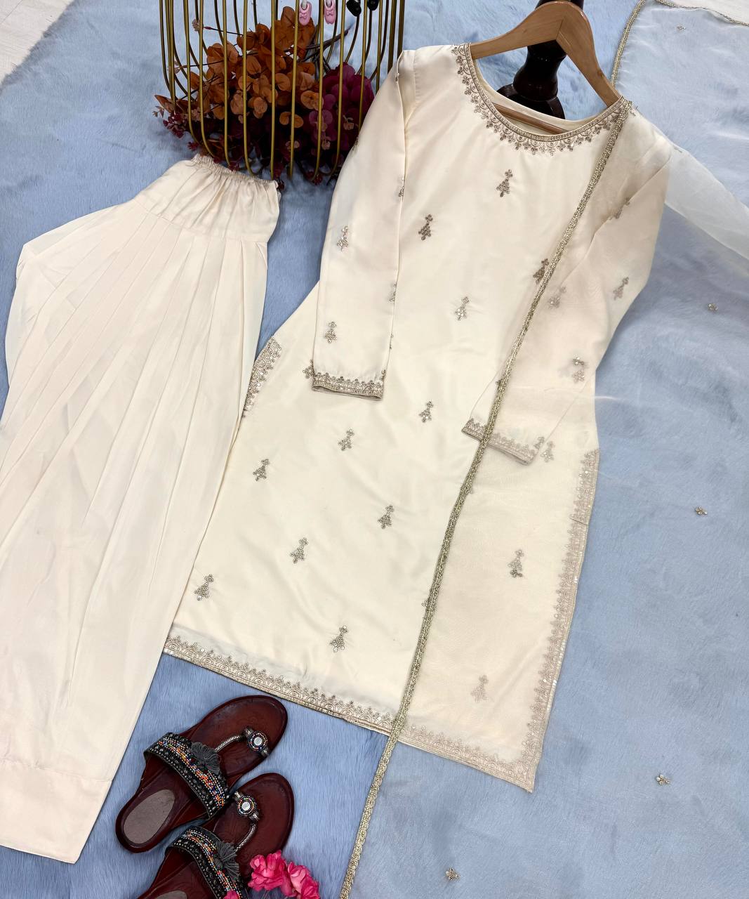 प्लाज़ो और दुपट्टे के साथ डिज़ाइनर पार्टी वियर लुक टॉप