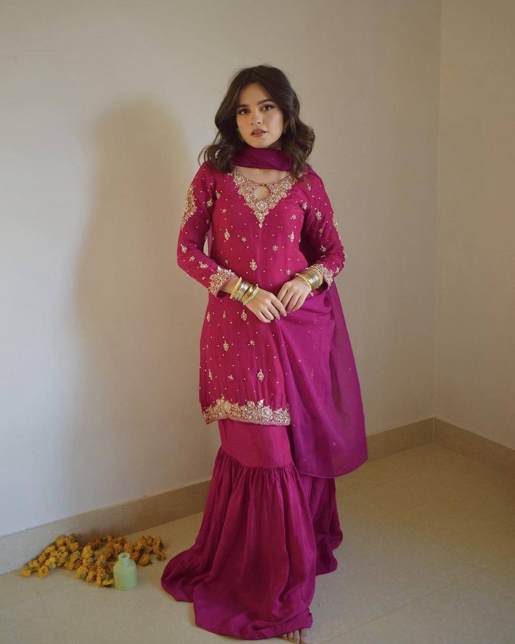 पार्टी वियर लुक डिज़ाइनर टॉप और बॉटम दुपट्टे के साथ