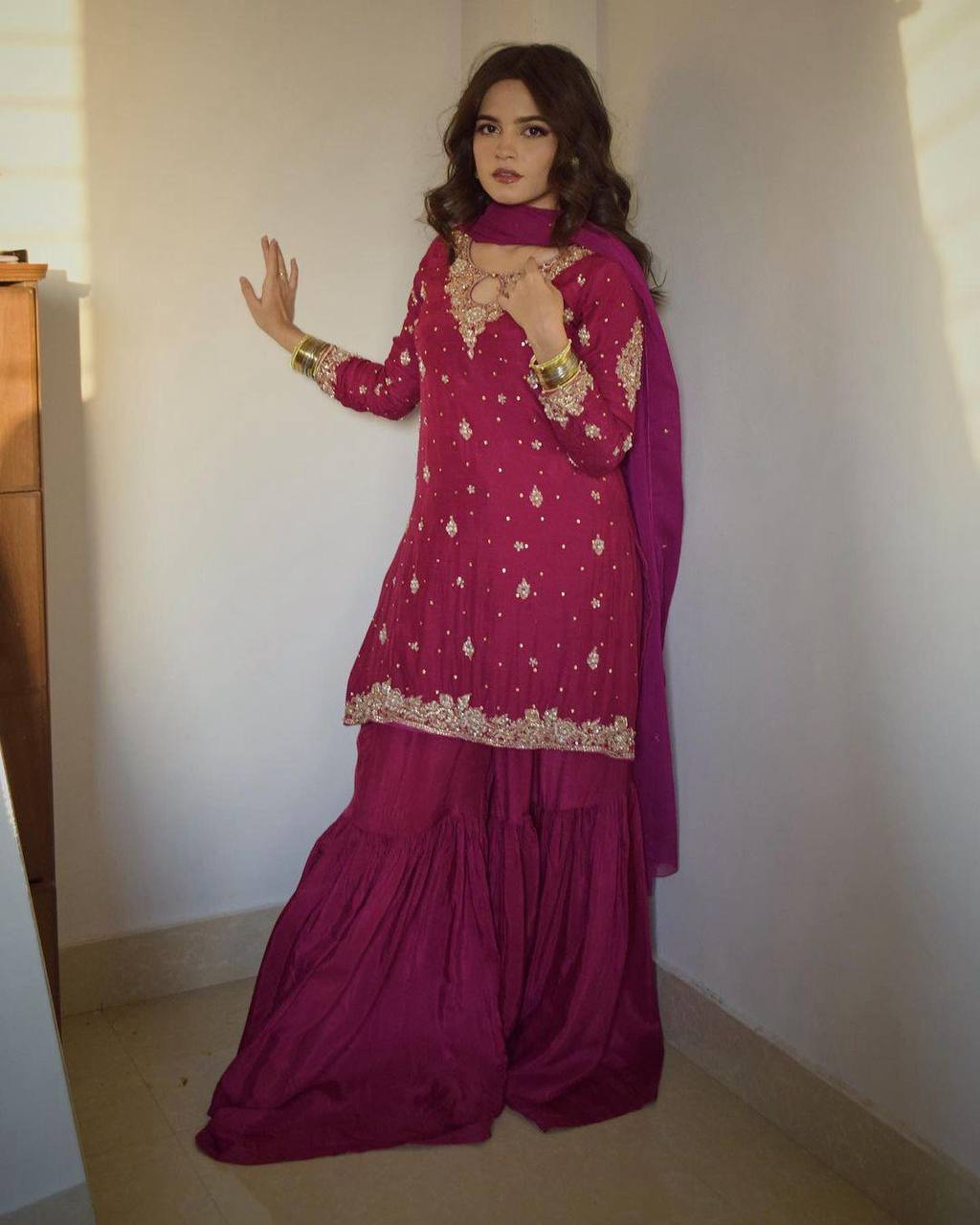 पार्टी वियर लुक डिज़ाइनर टॉप और बॉटम दुपट्टे के साथ