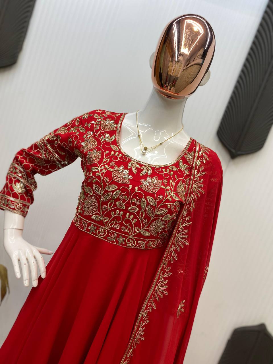 पार्टी वियर लुक खूबसूरत टॉप-बॉटम और दुपट्टा