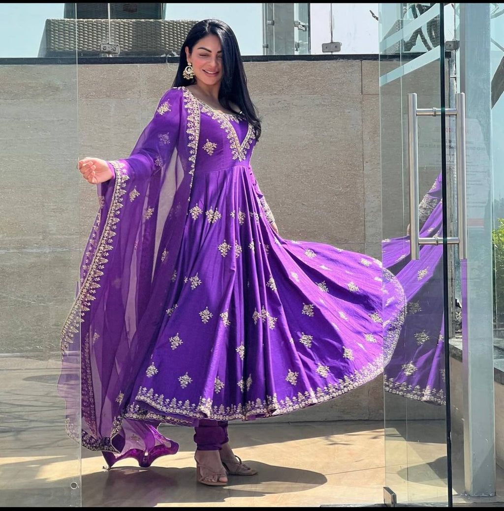 पेंट और दुपट्टे के साथ डिज़ाइनर पार्टी वियर गाउन