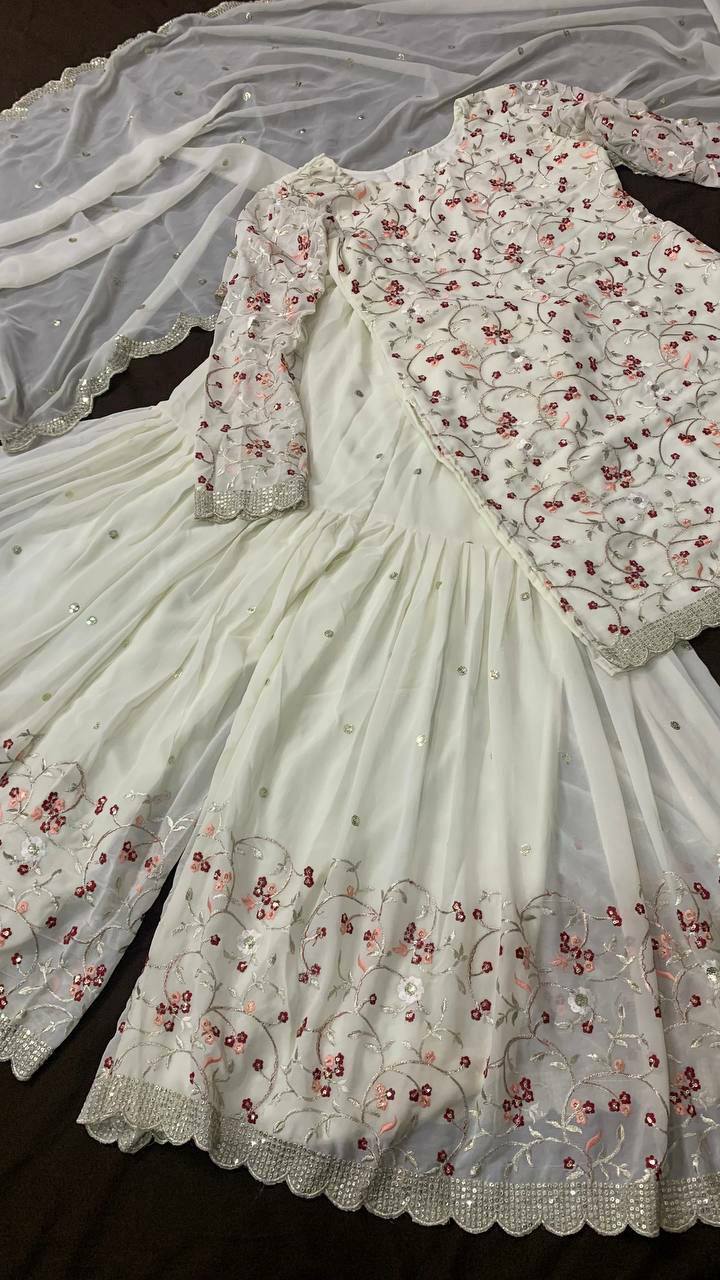 सीक्वेंस, धागे और ज़री वर्क के साथ डिज़ाइनर टॉप-बॉटम और दुपट्टा