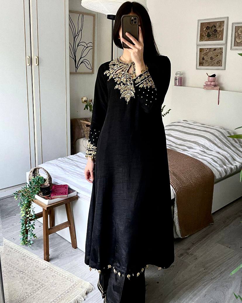 पार्टी वियर लुक डिज़ाइनर टॉप और बॉटम दुपट्टे के साथ