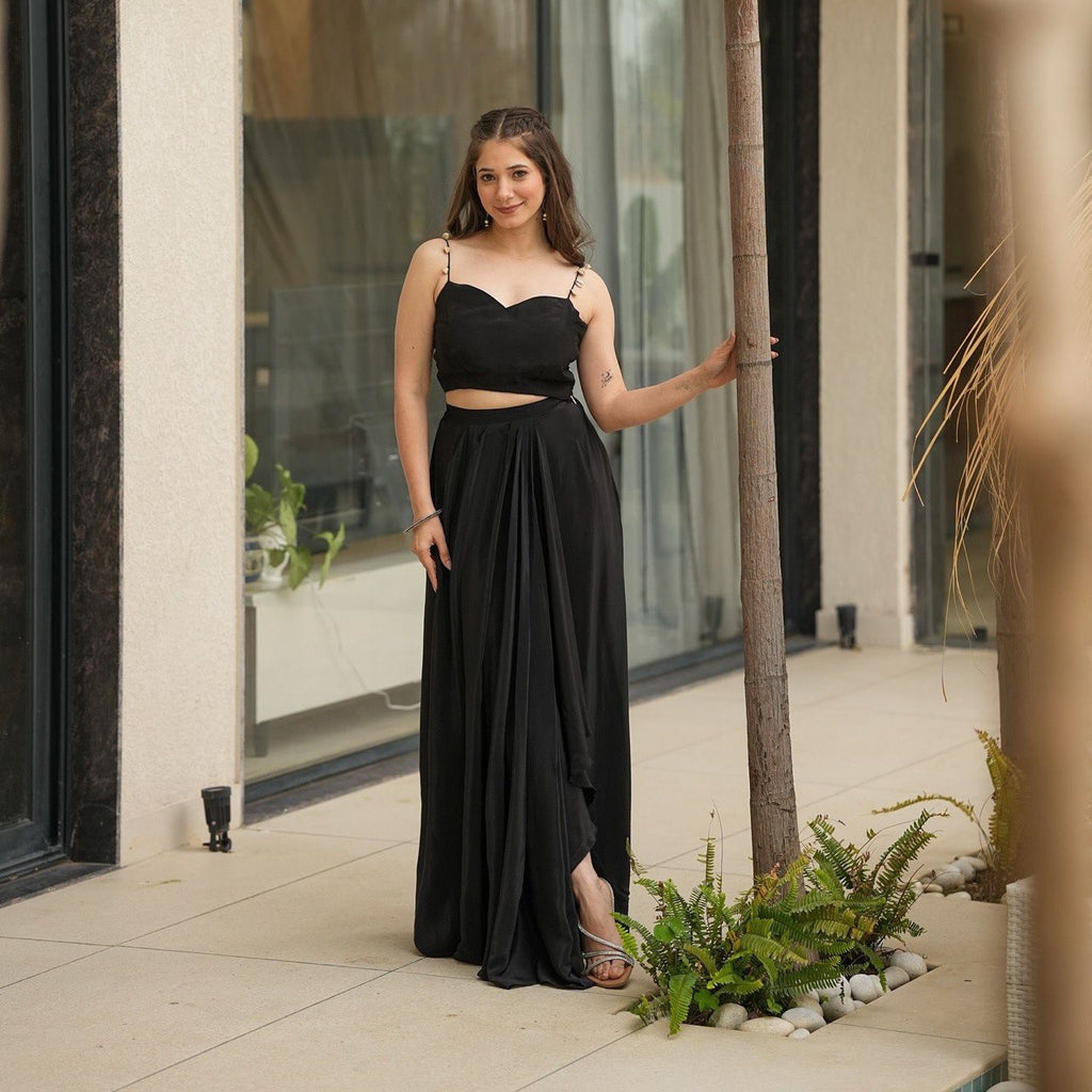 पार्टी वियर लुक डिज़ाइनर ब्लाउज़-स्कर्ट और श्रग