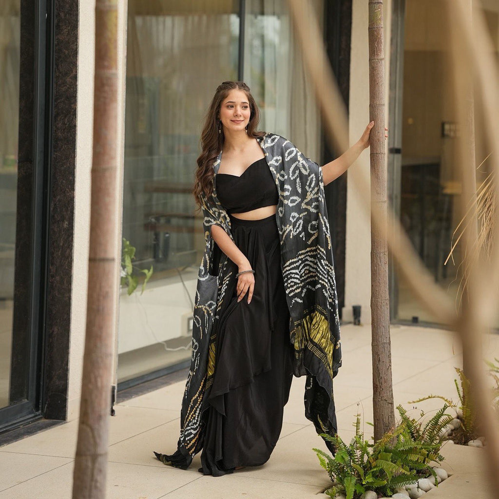 पार्टी वियर लुक डिज़ाइनर ब्लाउज़-स्कर्ट और श्रग