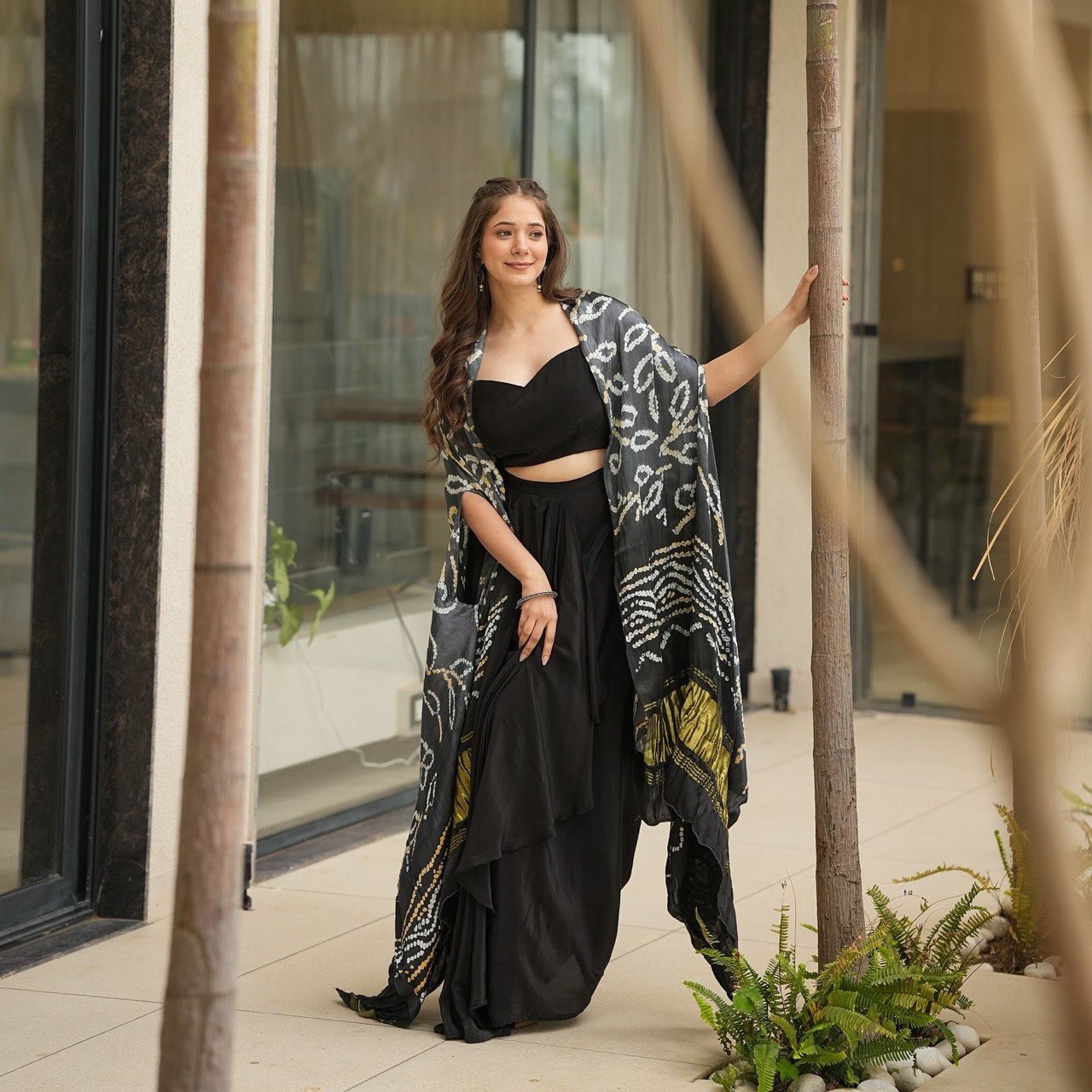 पार्टी वियर लुक डिज़ाइनर ब्लाउज़-स्कर्ट और श्रग