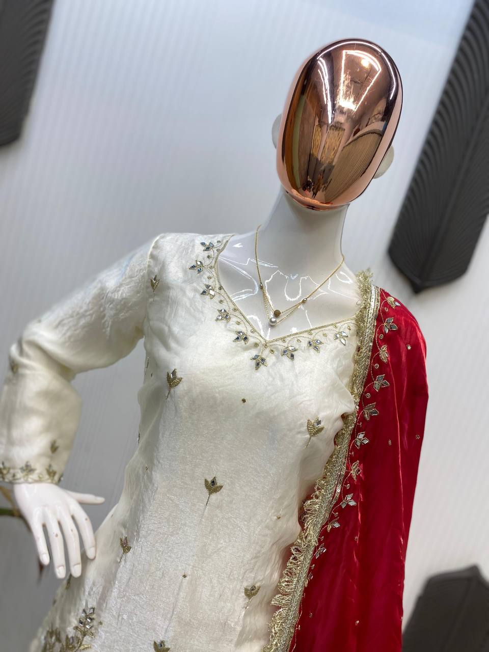 पार्टी वियर लुक खूबसूरत टॉप-बॉटम और दुपट्टा