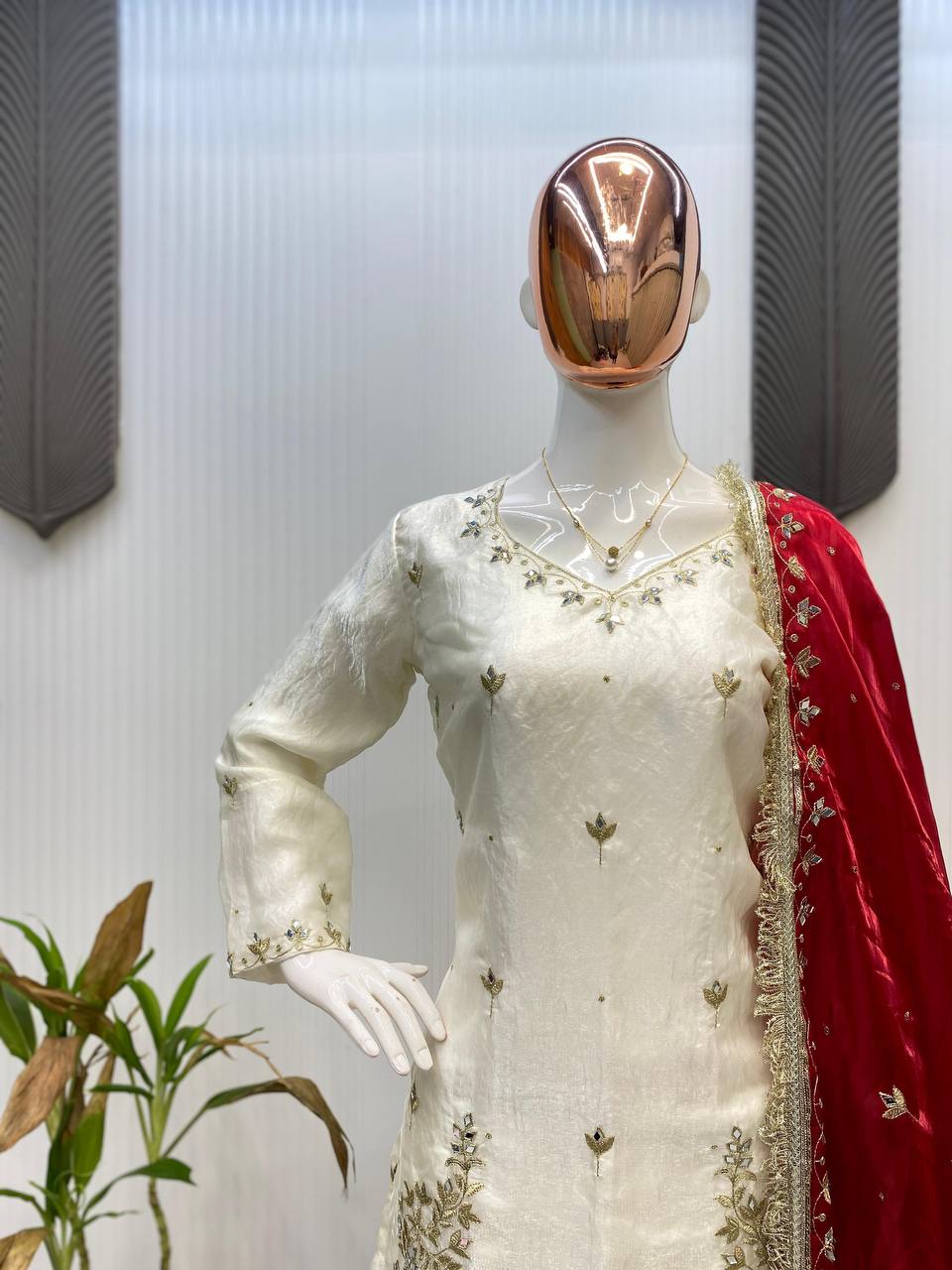 पार्टी वियर लुक खूबसूरत टॉप-बॉटम और दुपट्टा