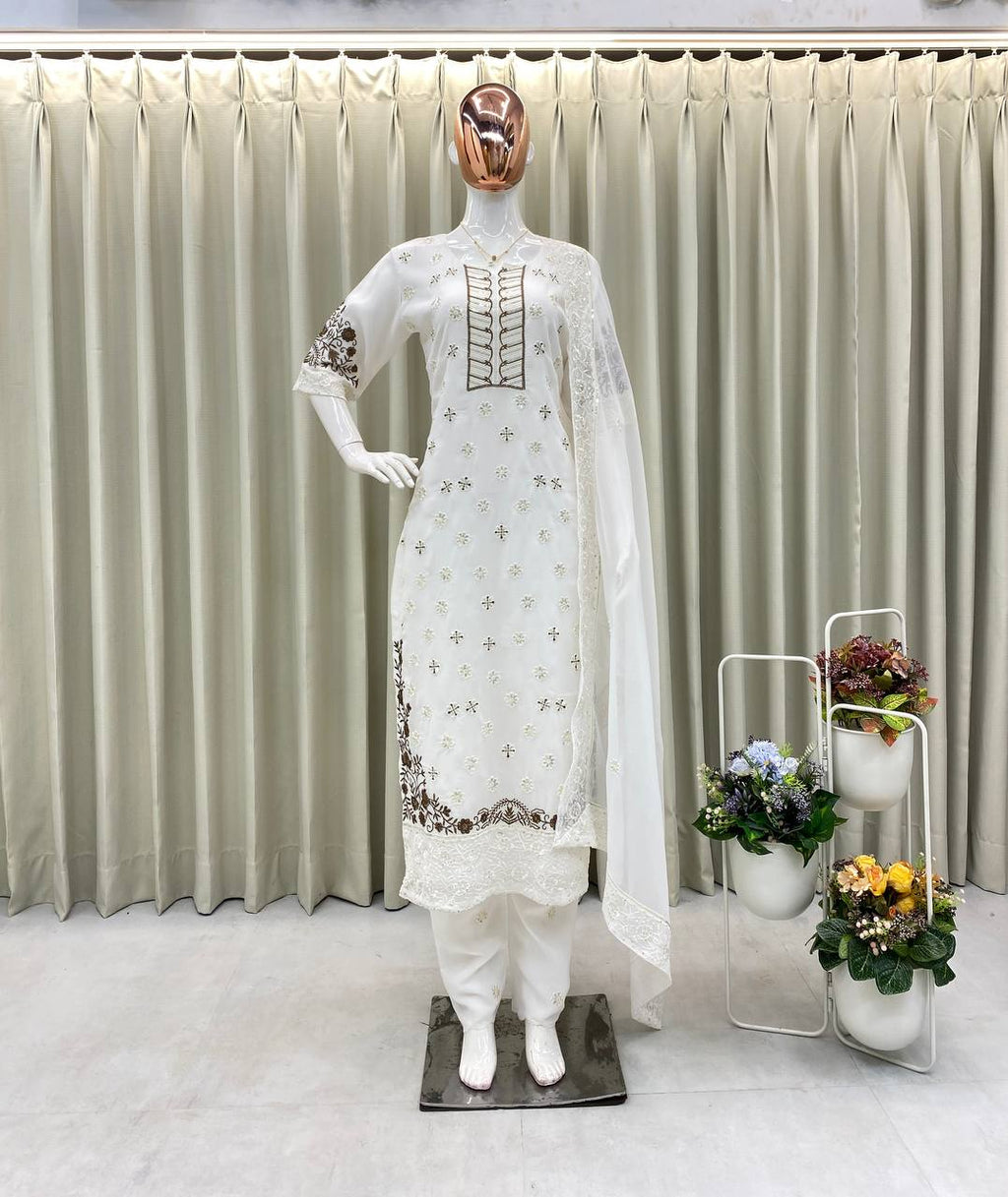 पार्टी वियर लुक: दुपट्टे के साथ टॉप और बॉटम में खूबसूरत दिखें