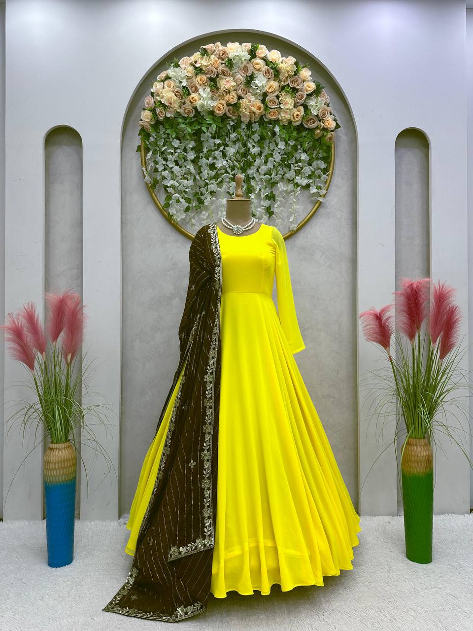 पार्टी वियर लुक अनारकली गाउन थ्रेड और सीक्वेंस वर्क के साथ