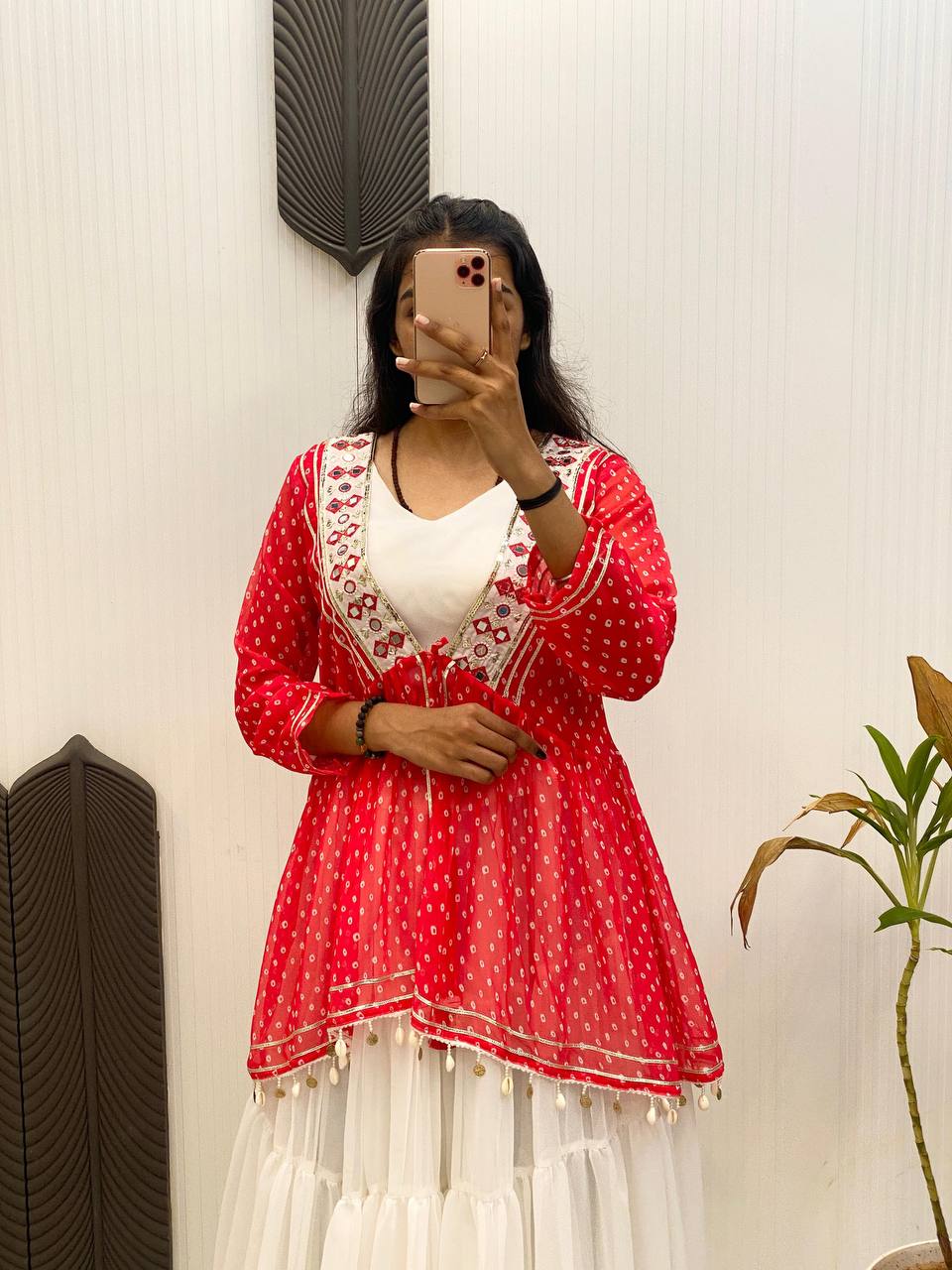 पार्टी वियर सुंदर लहंगा चोली और कोटी