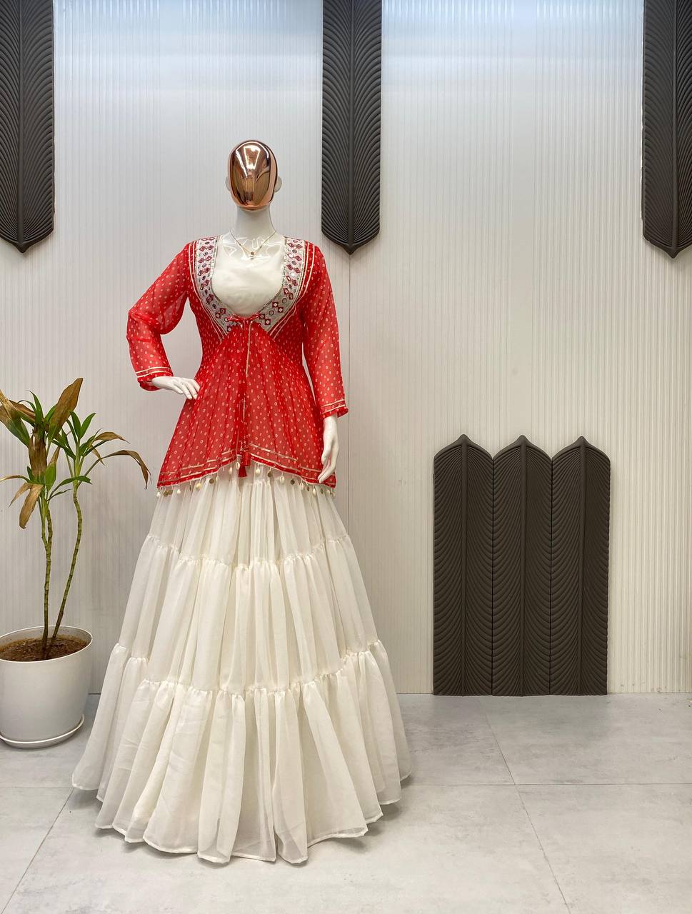 पार्टी वियर सुंदर लहंगा चोली और कोटी