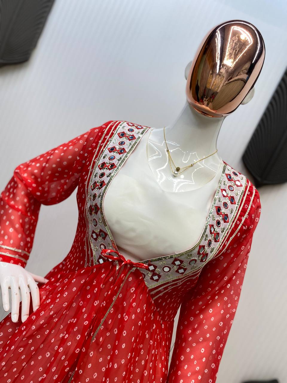 पार्टी वियर सुंदर लहंगा चोली और कोटी