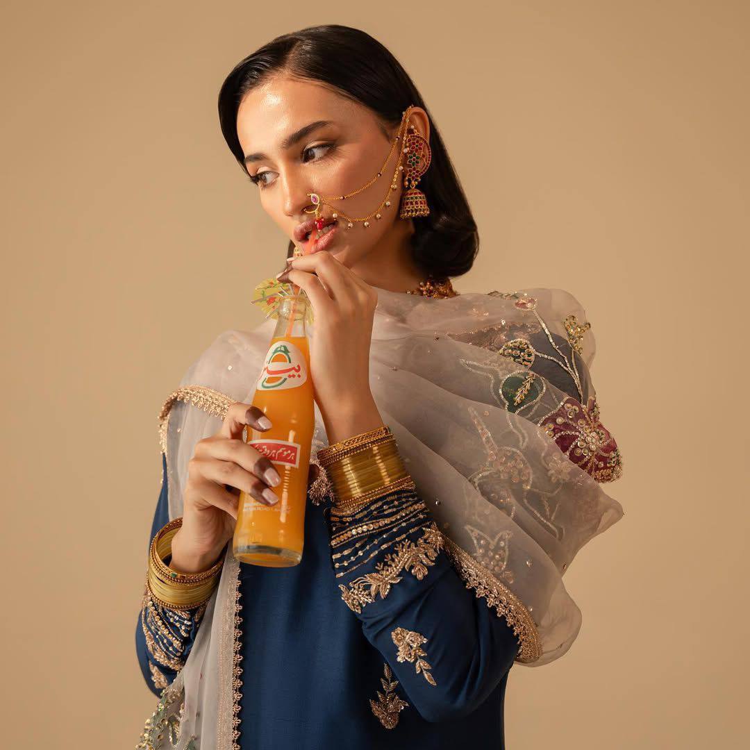 पार्टी में पहनने के लिए सुंदर टॉप और बॉटम दुपट्टे के साथ