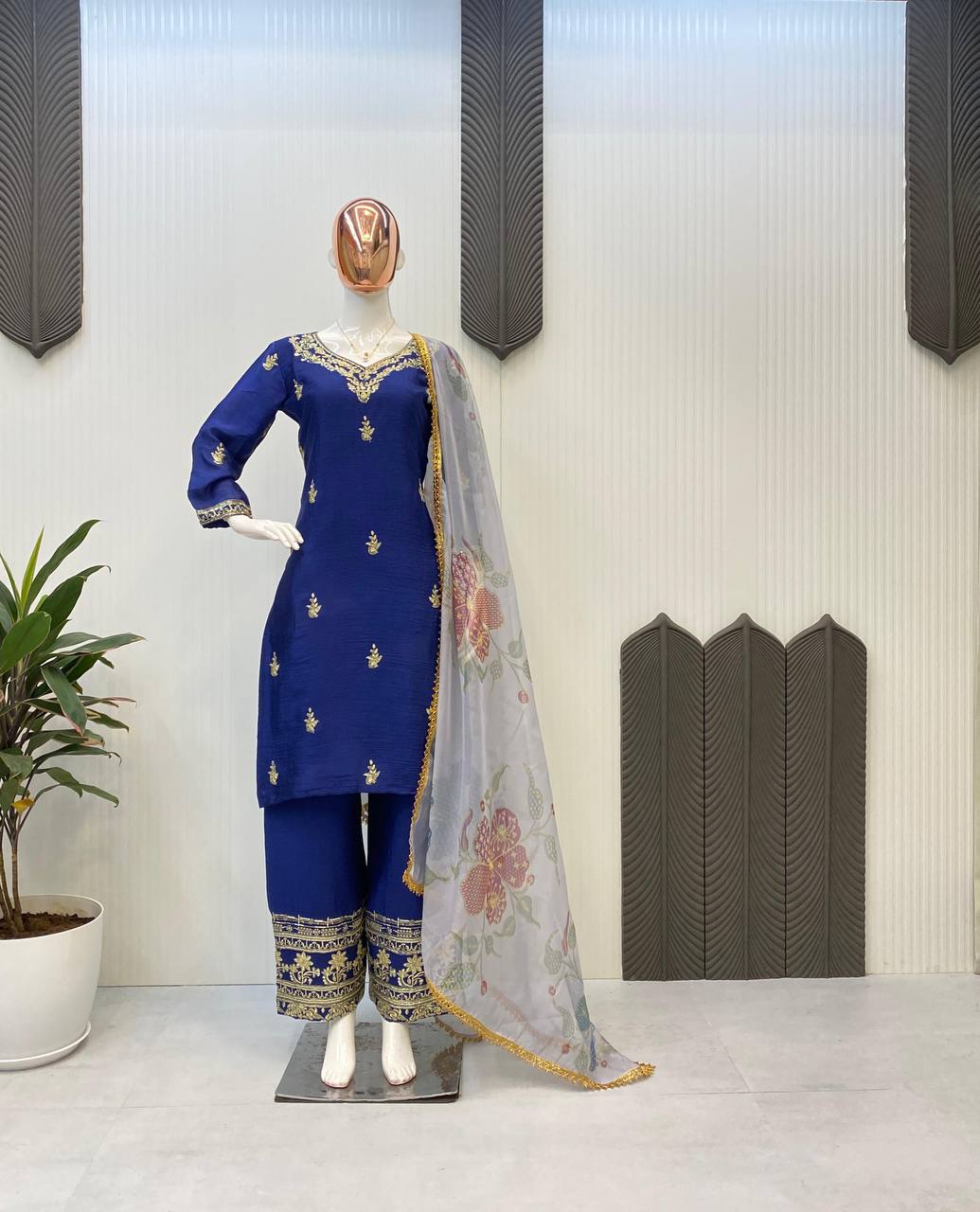 पार्टी में पहनने के लिए सुंदर टॉप और बॉटम दुपट्टे के साथ