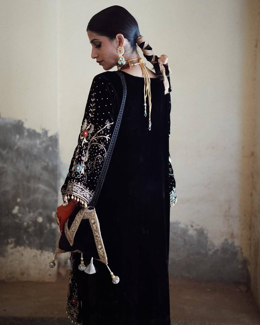 पार्टी वियर लुक: दुपट्टे के साथ टॉप और बॉटम में खूबसूरत दिखें