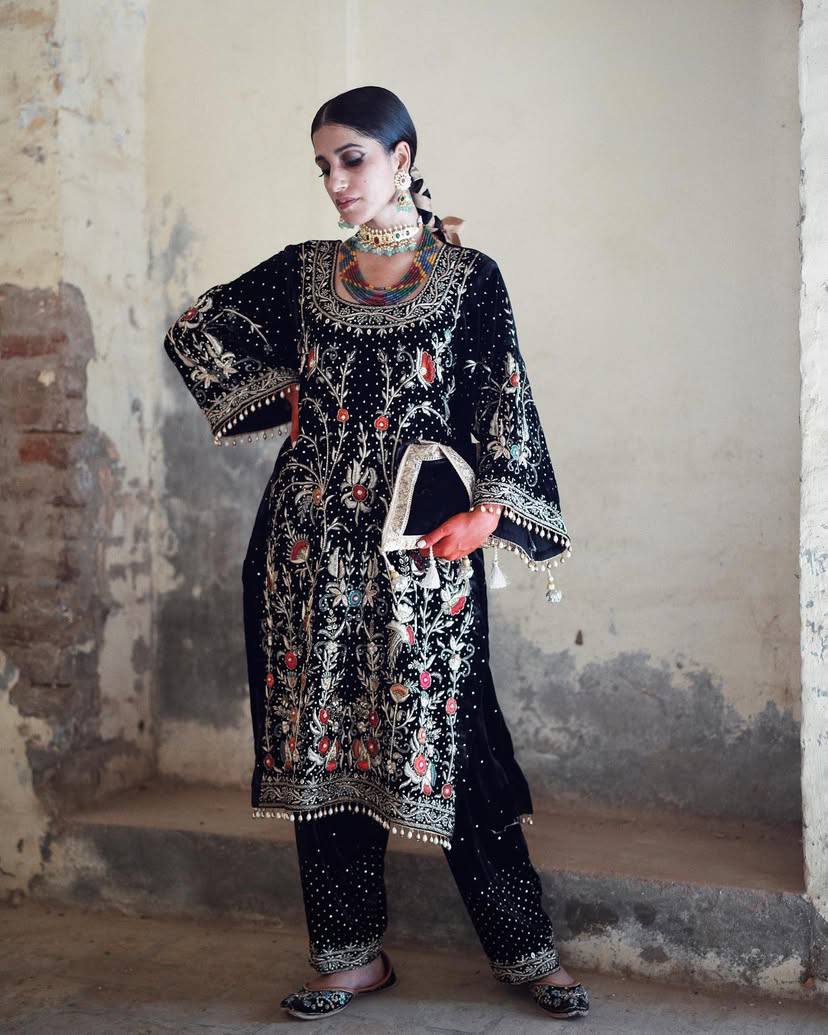 पार्टी वियर लुक: दुपट्टे के साथ टॉप और बॉटम में खूबसूरत दिखें