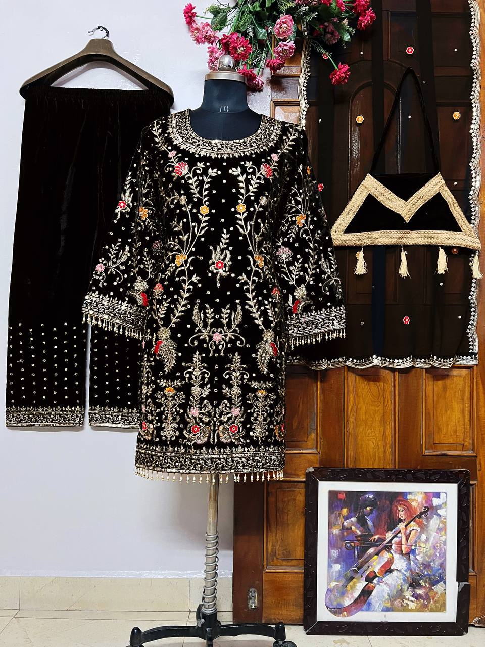 पार्टी वियर लुक: दुपट्टे के साथ टॉप और बॉटम में खूबसूरत दिखें