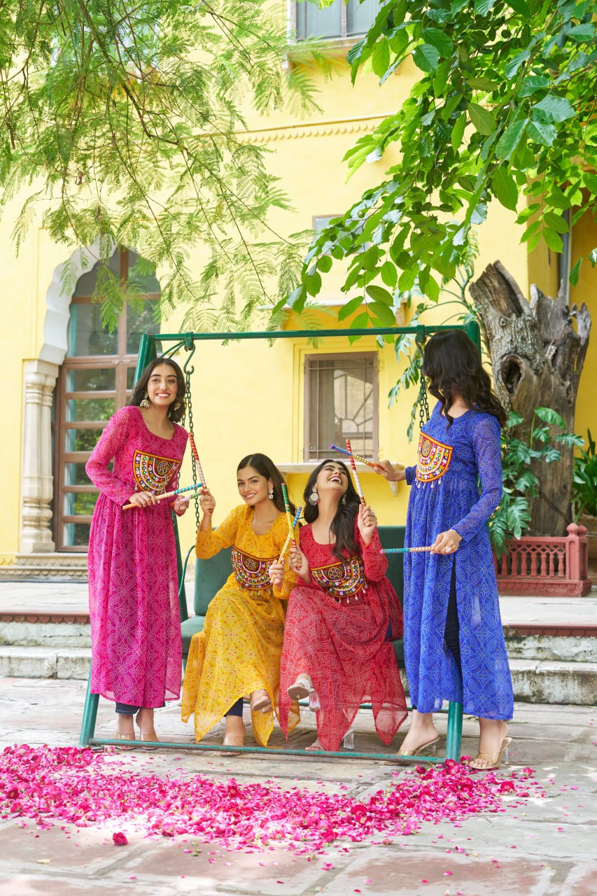 कच्छी पैच वर्क वाली नवरात्रि स्पेशल कुर्ती