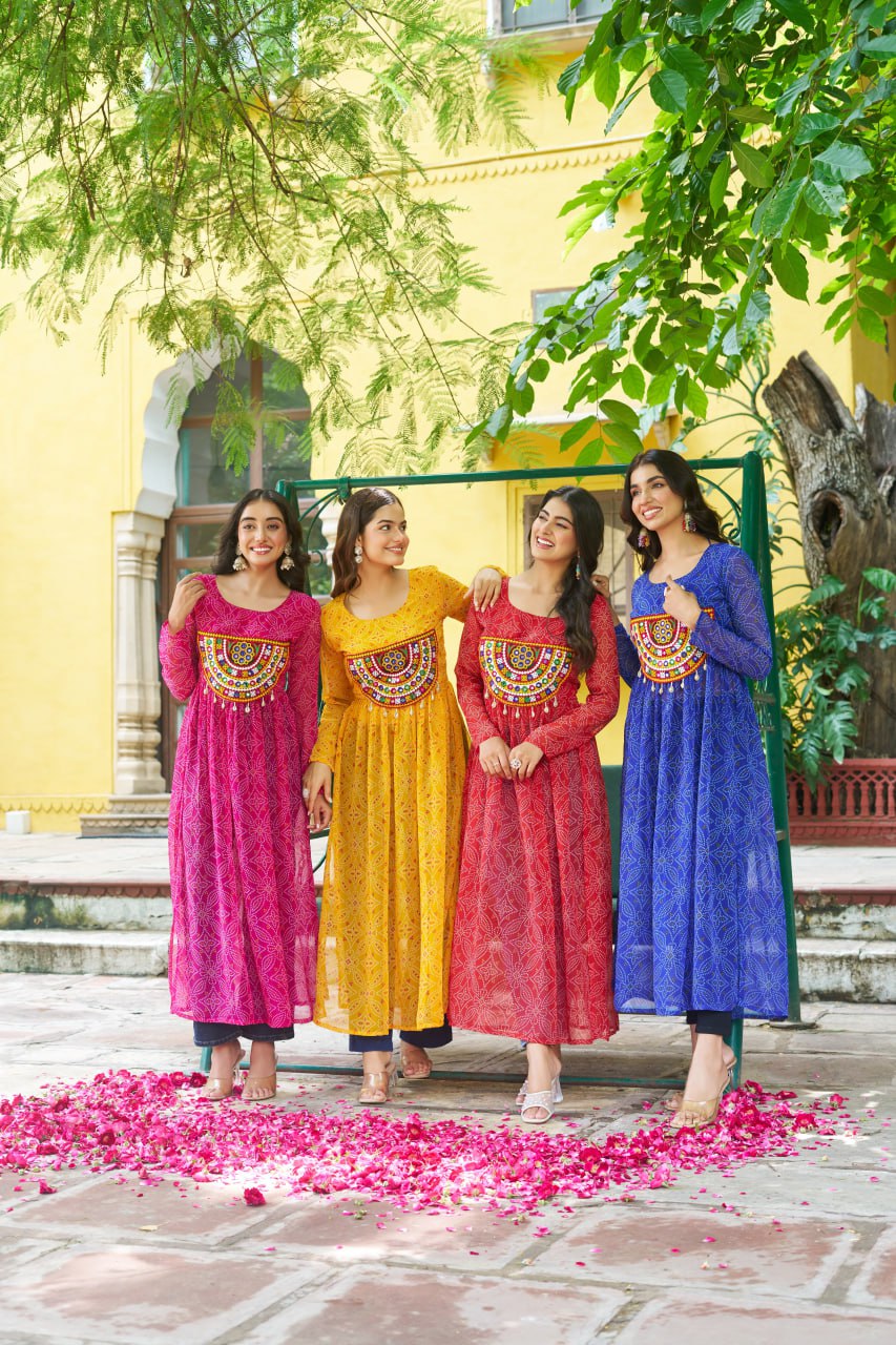 कच्छी पैच वर्क वाली नवरात्रि स्पेशल कुर्ती