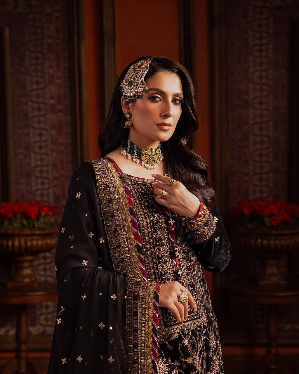 पार्टी वियर लुक डिज़ाइनर टॉप और बॉटम दुपट्टे के साथ