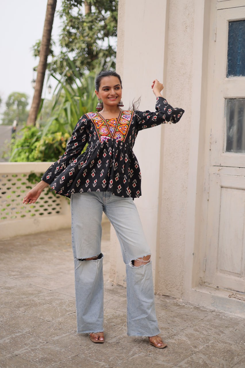 नवरात्रि स्पेशल खूबसूरत पैच वर्क वाला टॉप