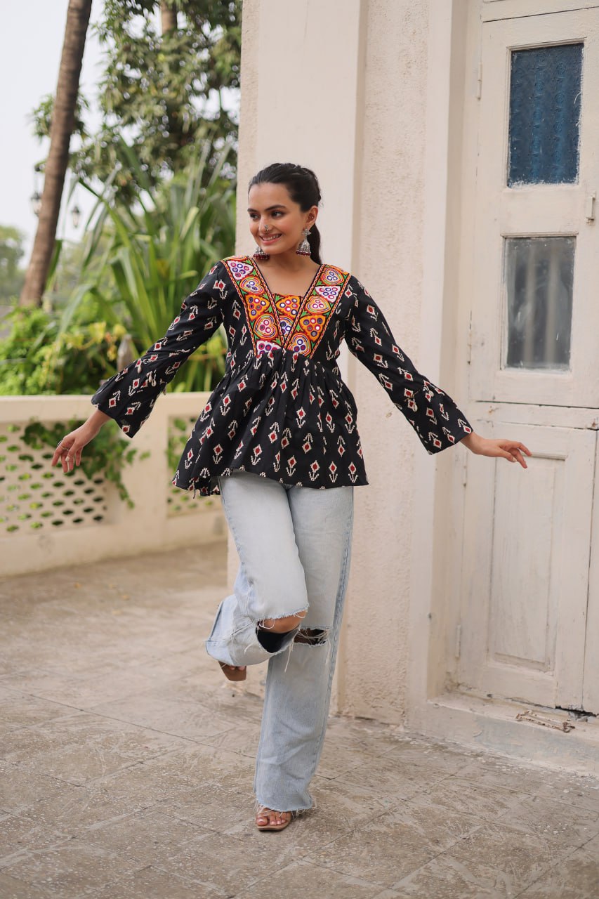 नवरात्रि स्पेशल खूबसूरत पैच वर्क वाला टॉप