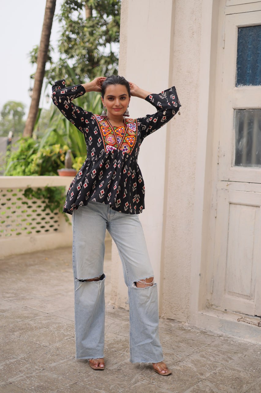 नवरात्रि स्पेशल खूबसूरत पैच वर्क वाला टॉप