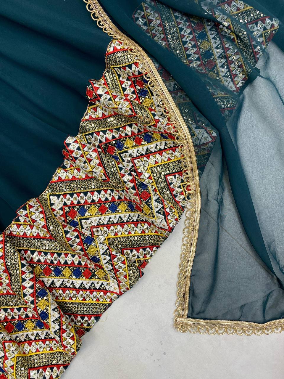 पार्टी वियर डिज़ाइनर अनारकली गाउन खूबसूरत दुपट्टे के साथ