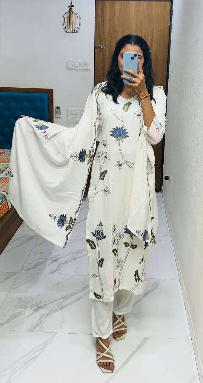 पार्टी वियर लुक: दुपट्टे के साथ टॉप और बॉटम में खूबसूरत दिखें