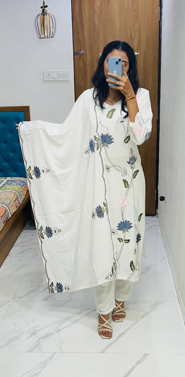 पार्टी वियर लुक: दुपट्टे के साथ टॉप और बॉटम में खूबसूरत दिखें