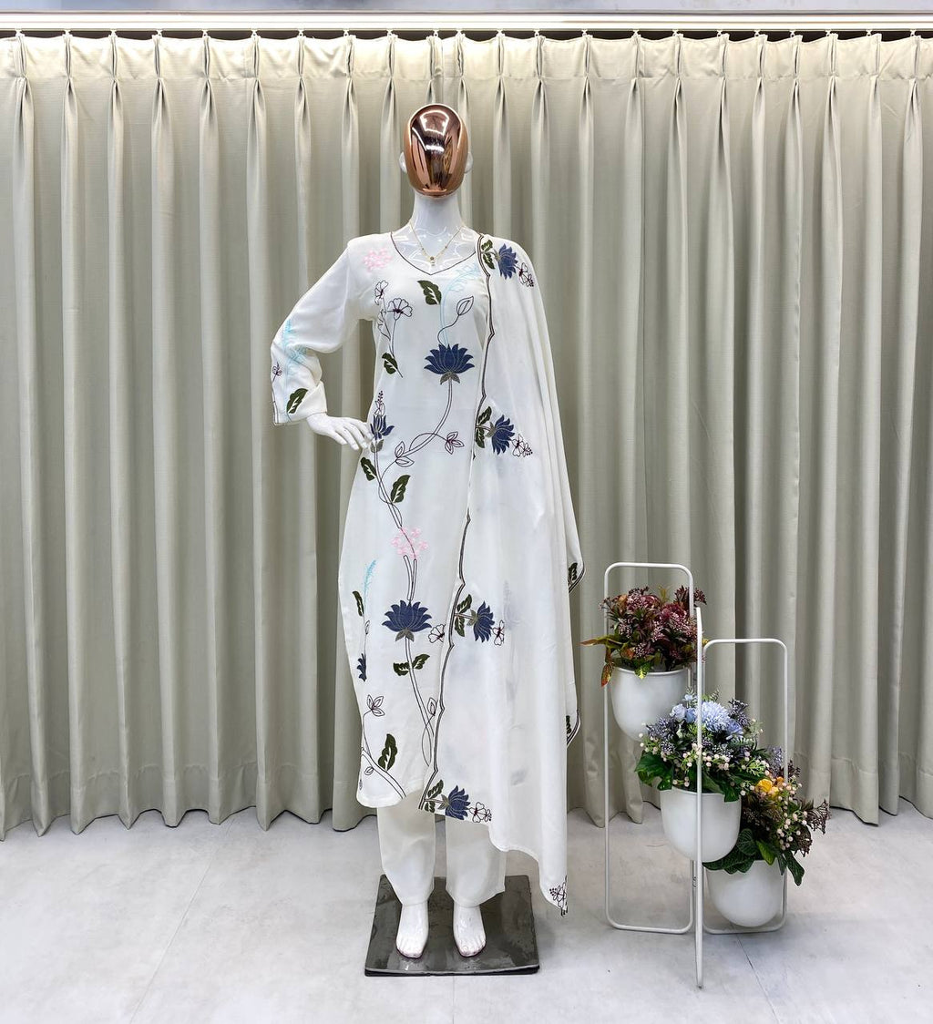 पार्टी वियर लुक: दुपट्टे के साथ टॉप और बॉटम में खूबसूरत दिखें