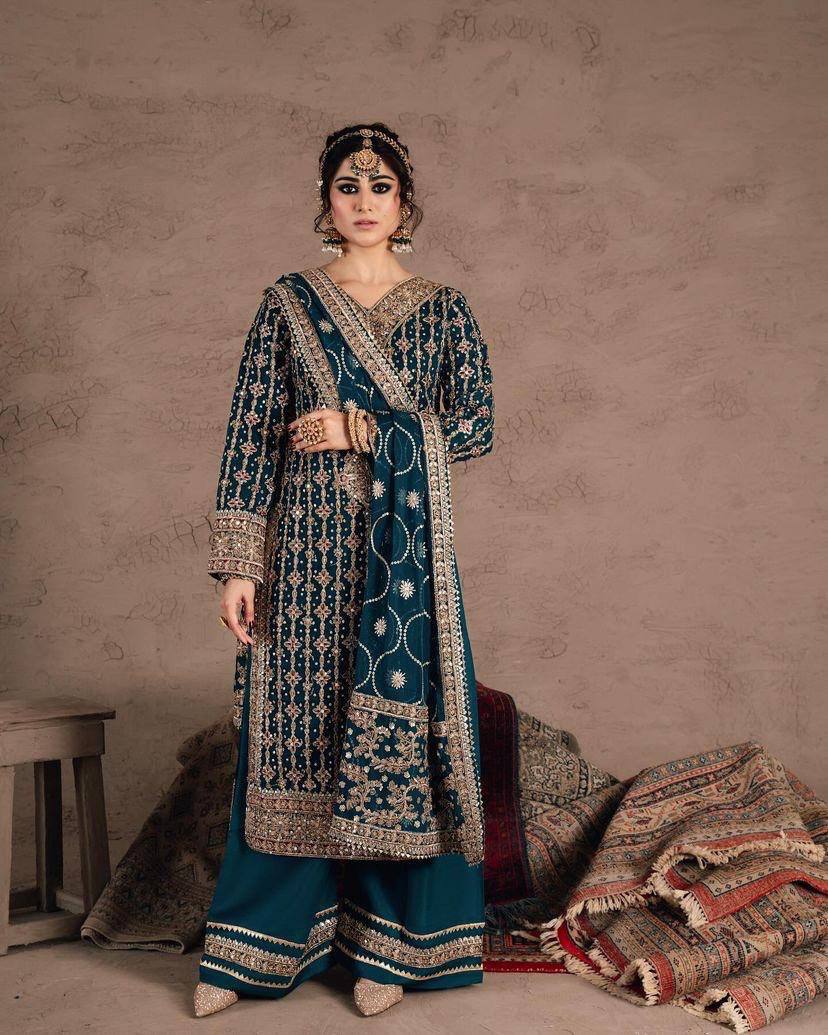 पार्टी वियर लुक डिज़ाइनर टॉप और बॉटम दुपट्टे के साथ