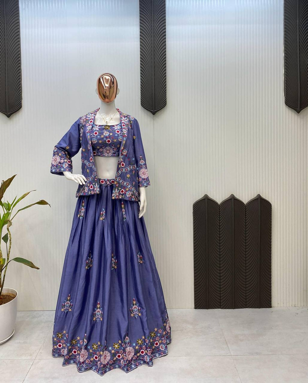 पार्टी वियर लुक डिज़ाइनर कोटी-लहंगा चोली और दुपट्टा