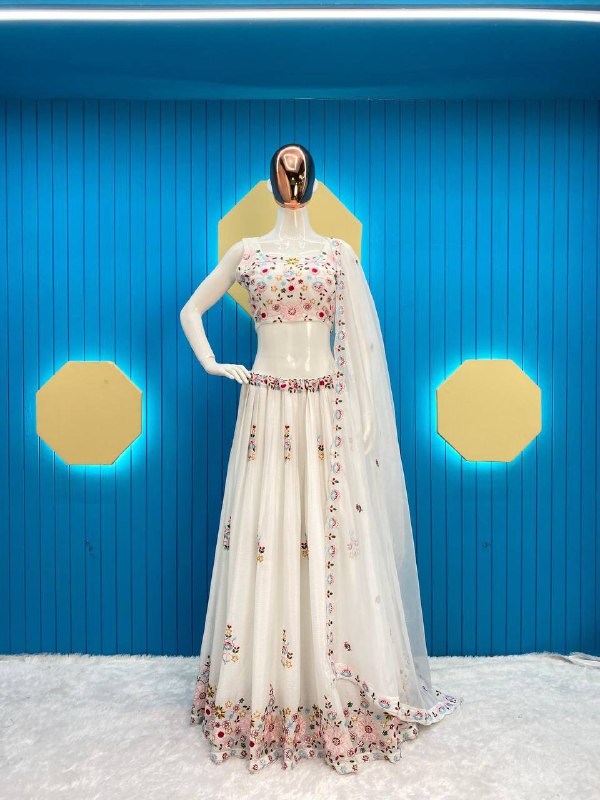 पार्टी वियर लुक डिज़ाइनर कोटी-लहंगा चोली और दुपट्टा