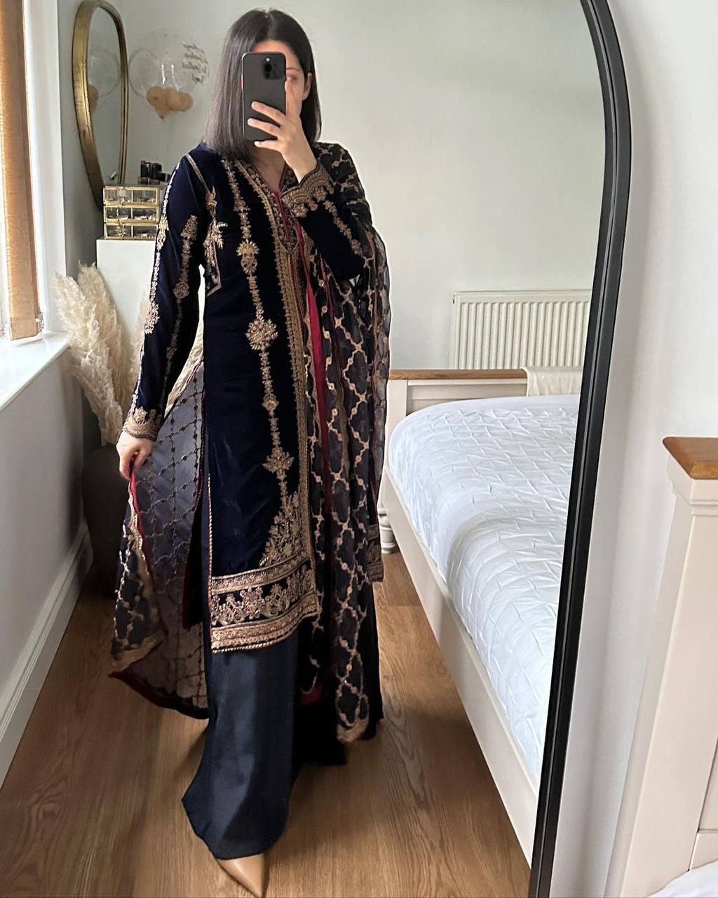 पार्टी वियर लुक डिज़ाइनर टॉप और बॉटम दुपट्टे के साथ