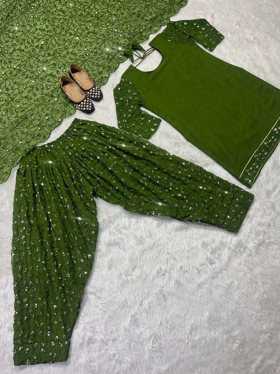 डिज़ाइनर पार्टी वियर लुक टॉप, पटियाला स्टाइल सलवार और दुपट्टा