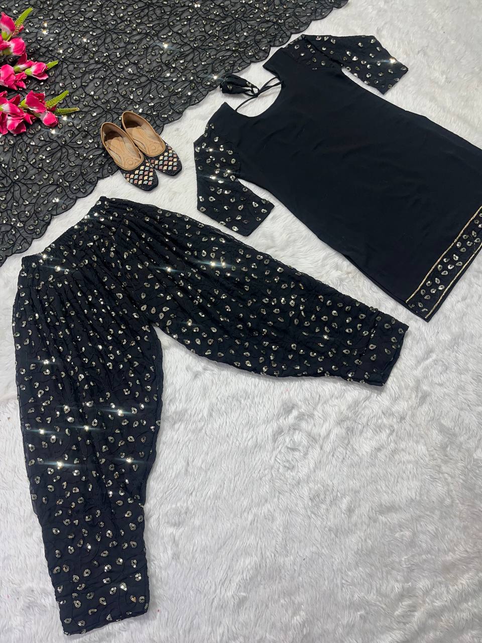 डिज़ाइनर पार्टी वियर लुक टॉप, पटियाला स्टाइल सलवार और दुपट्टा