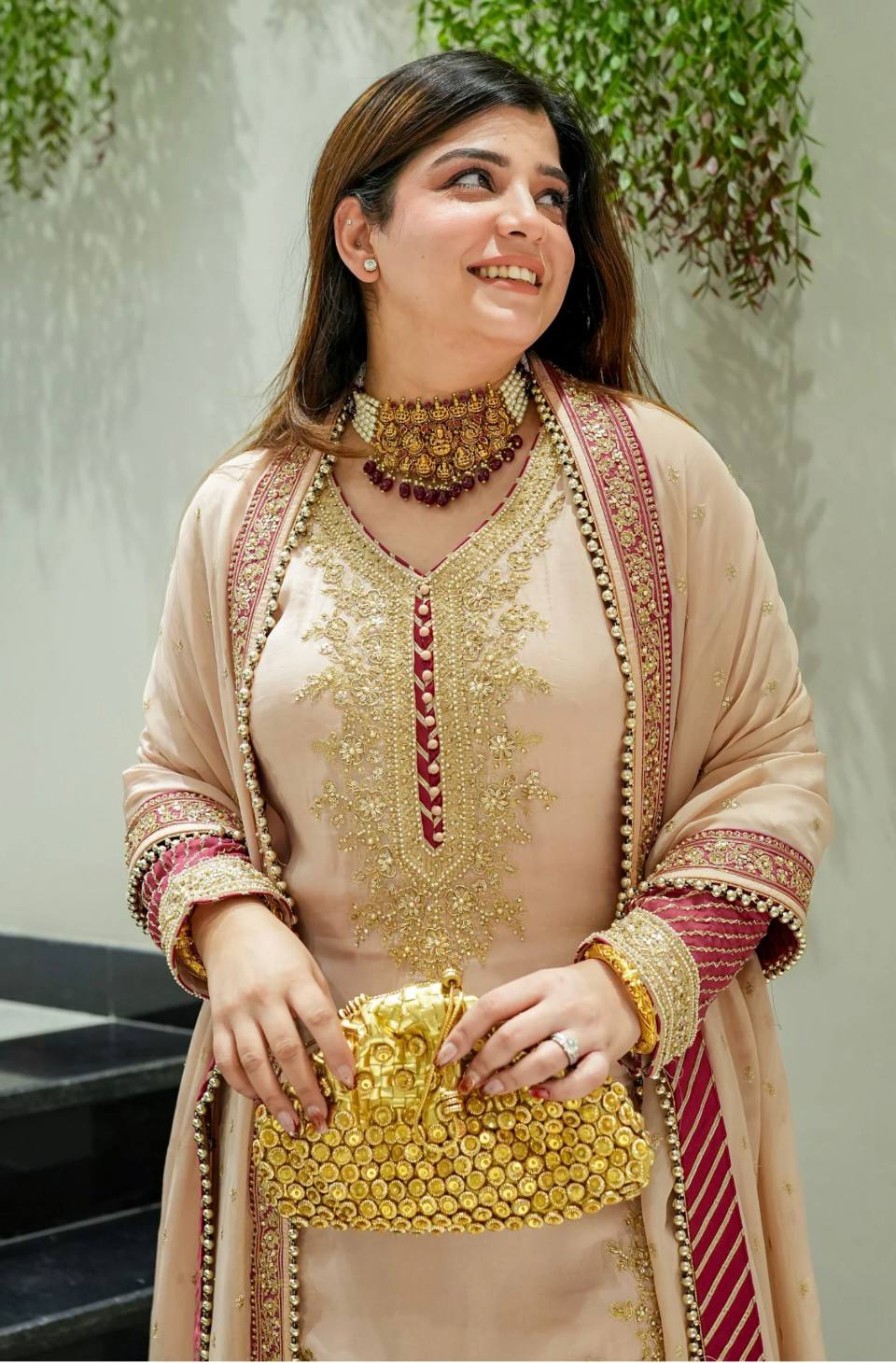 पार्टी वियर लुक: दुपट्टे के साथ टॉप और बॉटम में खूबसूरत दिखें