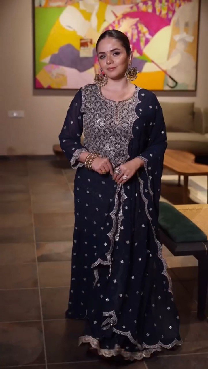 पार्टी में पहनने के लिए सुंदर टॉप और बॉटम दुपट्टे के साथ