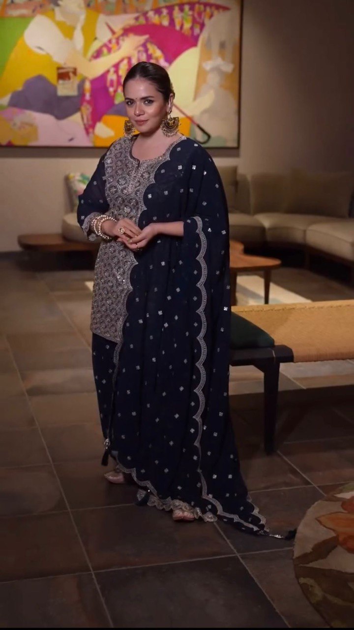 पार्टी में पहनने के लिए सुंदर टॉप और बॉटम दुपट्टे के साथ