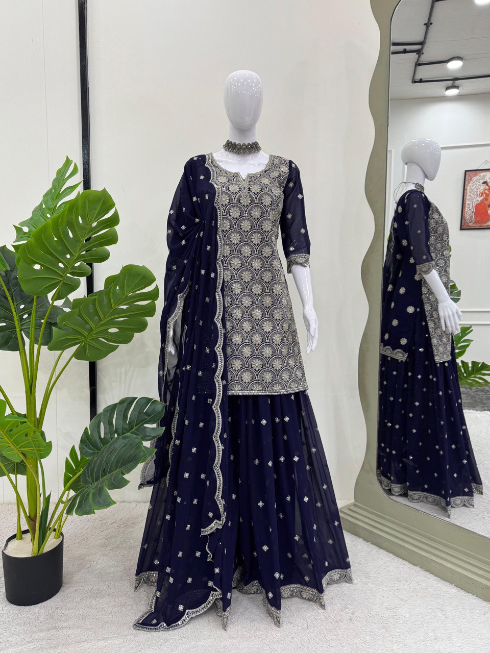 पार्टी में पहनने के लिए सुंदर टॉप और बॉटम दुपट्टे के साथ