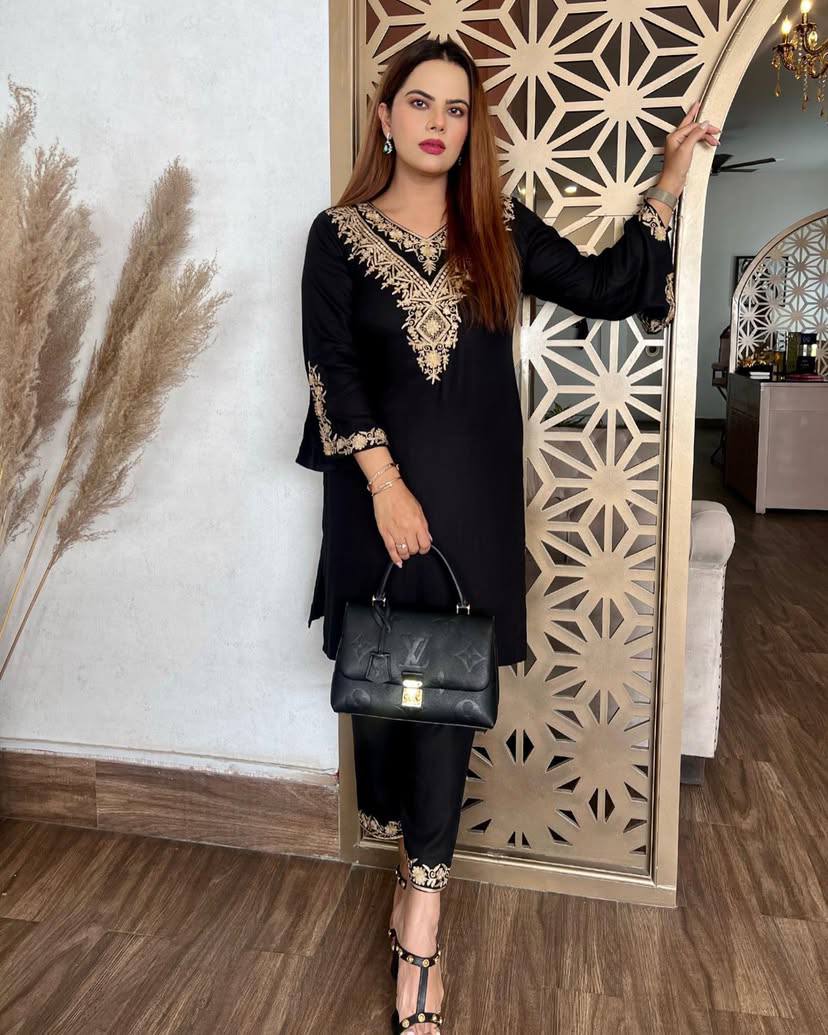 पार्टी वियर लुक: दुपट्टे के साथ टॉप और बॉटम में खूबसूरत दिखें